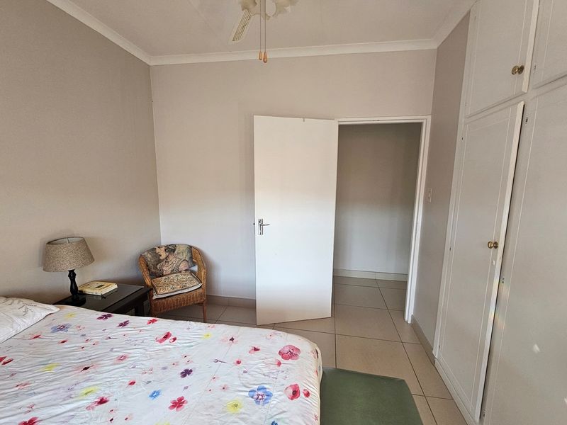 "Elegant 4-Bed Family Home in Serene Kingsview" - Photo 9