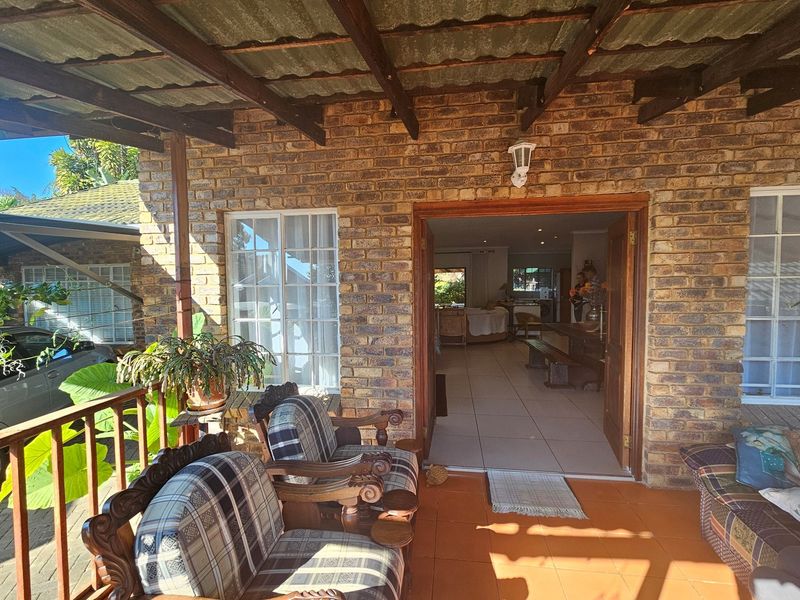 "Elegant 4-Bed Family Home in Serene Kingsview" - Photo 3