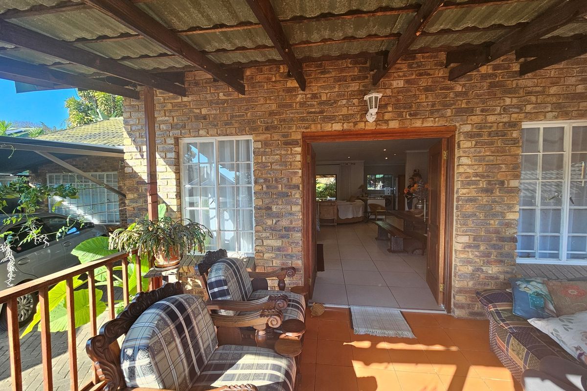 "Elegant 4-Bed Family Home in Serene Kingsview" - Photo 3