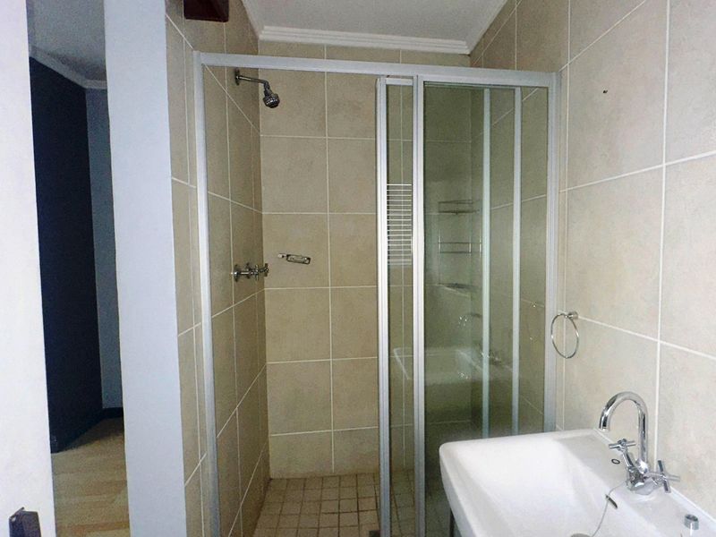 "Luxury Penthouse Living at Meridian, Bedfordview" - Photo 8