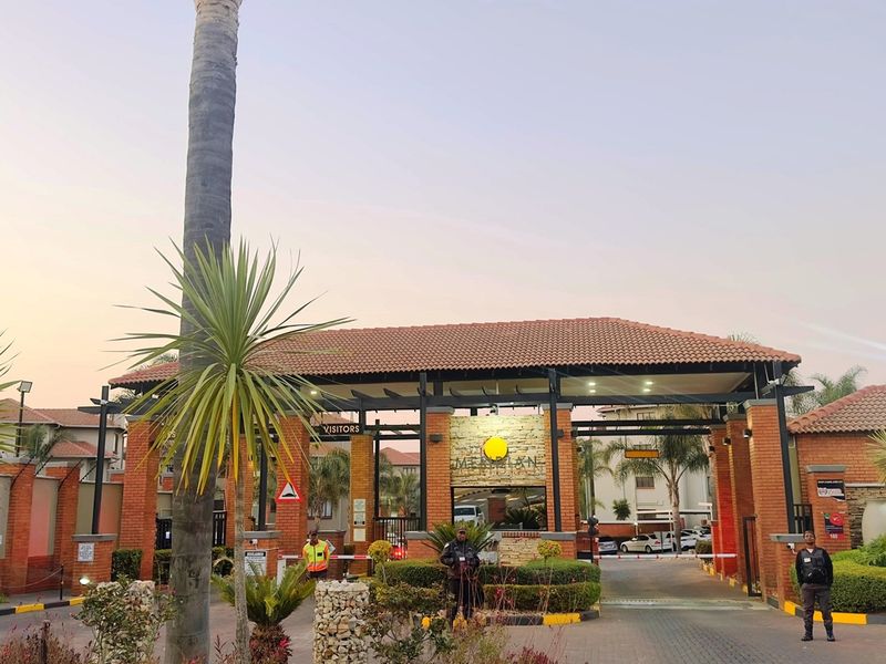 "Luxury Penthouse Living at Meridian, Bedfordview" - Photo 2