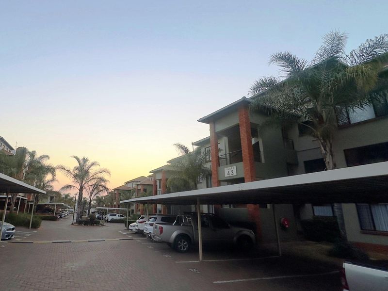 "Luxury Penthouse Living at Meridian, Bedfordview" - Photo 4