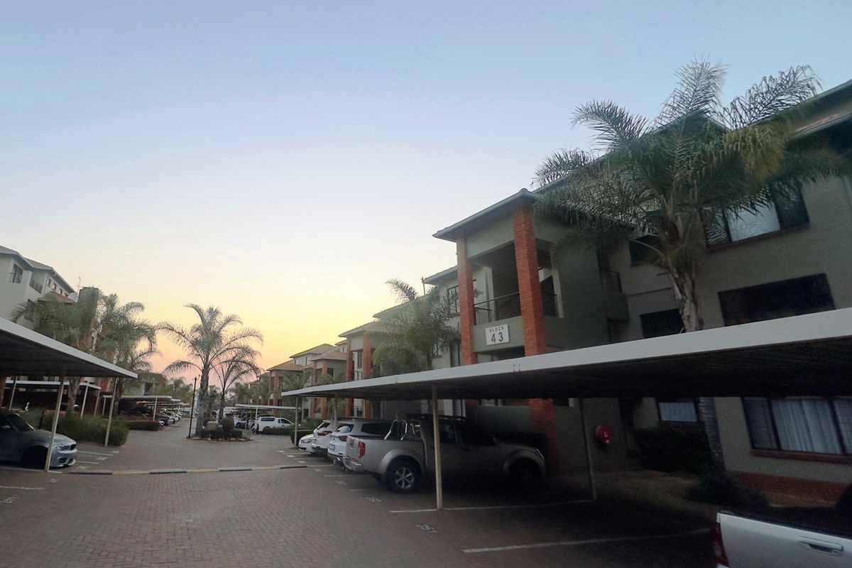 "Luxury Penthouse Living at Meridian, Bedfordview" - Photo 4