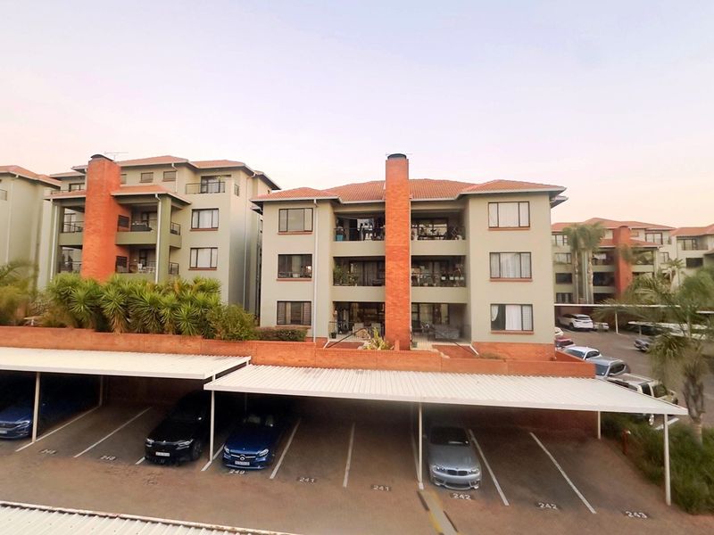 "Luxury Penthouse Living at Meridian, Bedfordview" - Photo 3