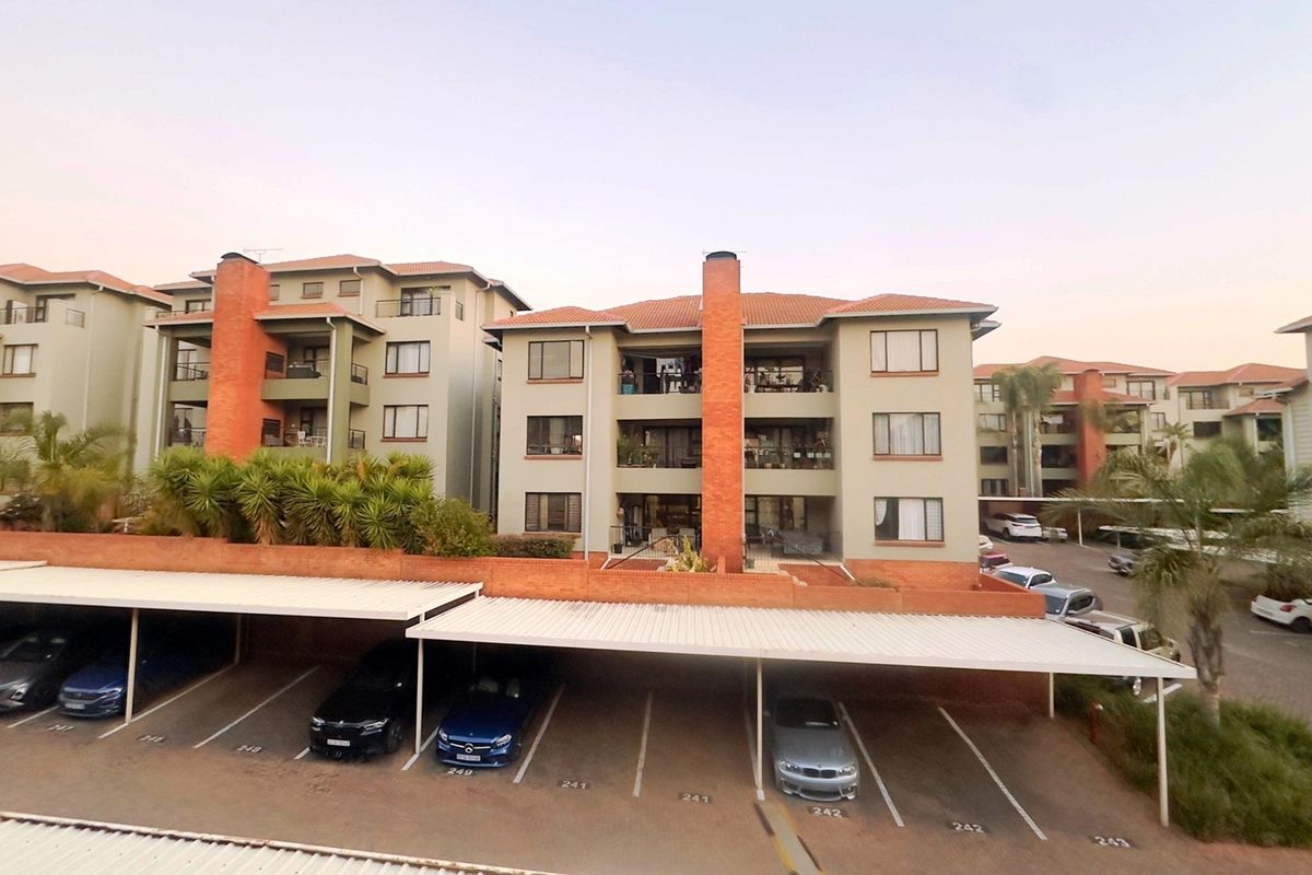 "Luxury Penthouse Living at Meridian, Bedfordview" - Photo 3