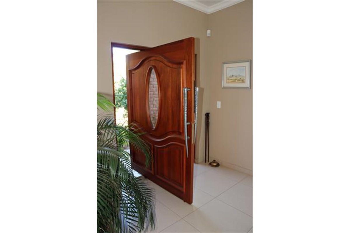 Thaba Moriri - Five bedroom house breathtaking views - House and large separate flat-PET FRIENDLY - Photo 3