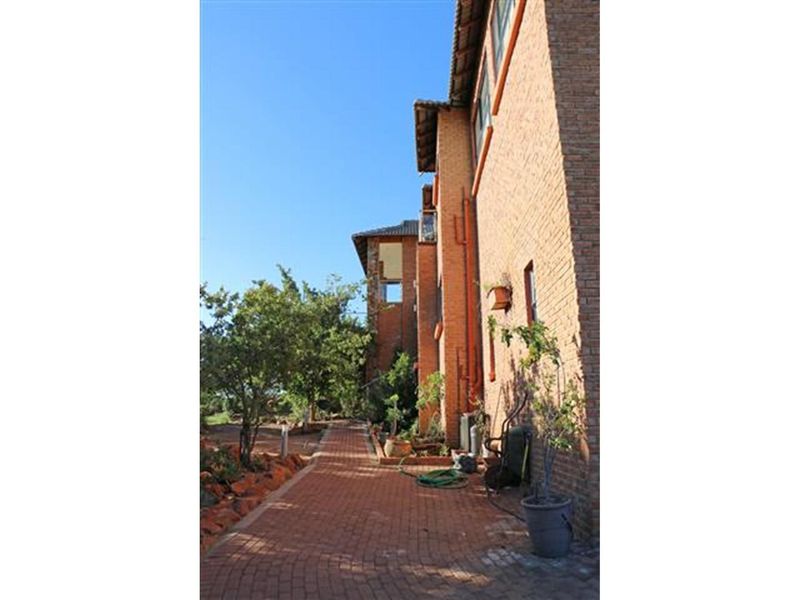 Thaba Moriri - Five bedroom house breathtaking views - House and large separate flat-PET FRIENDLY - Photo 5