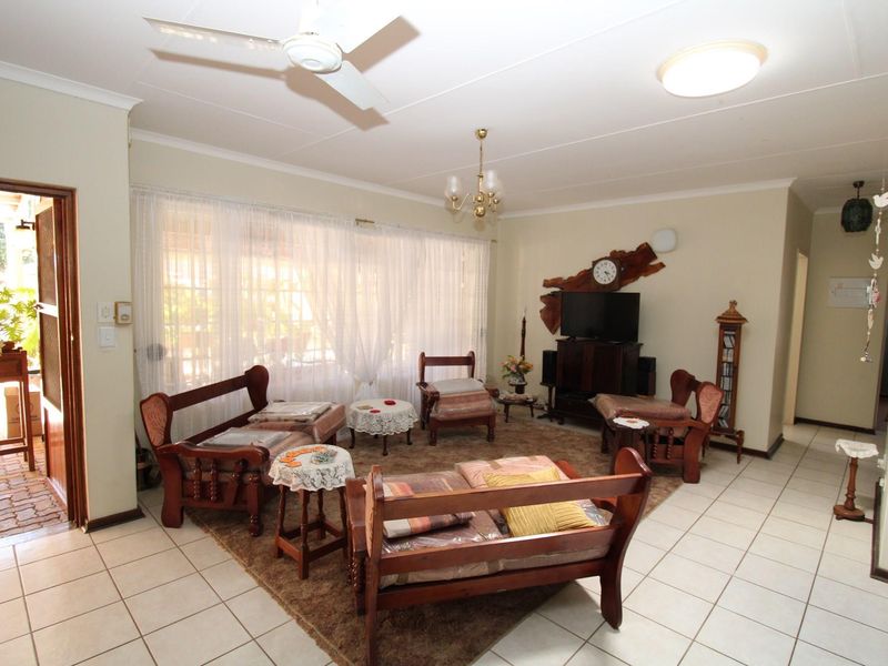 Renaissance Retirement Village - 2 Bedroom townhouse in retirement village - Wheel chair friendly - Photo 3