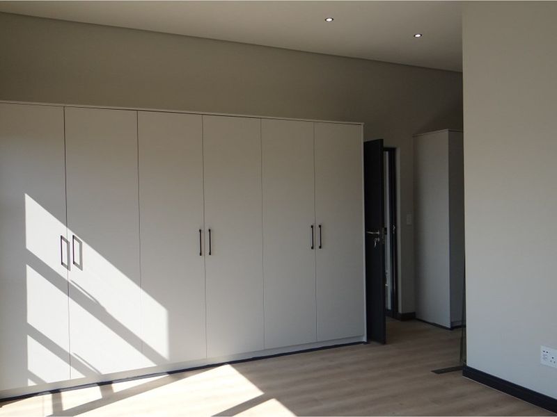 3 Bedroom House in Fountain Brook Estate - Photo 10