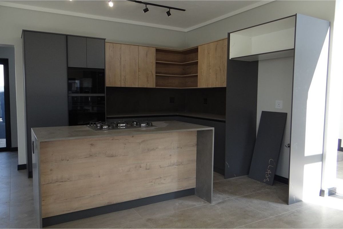 3 Bedroom House in Fountain Brook Estate - Photo 4
