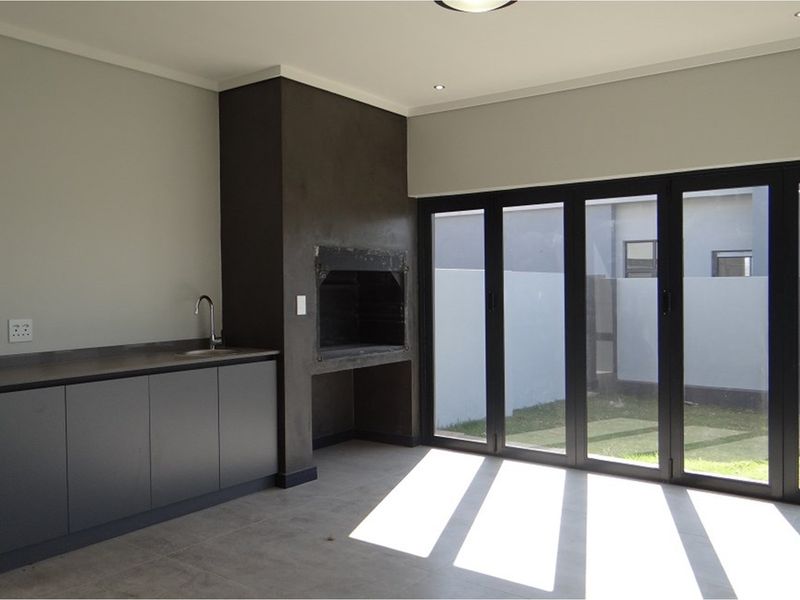 3 Bedroom House in Fountain Brook Estate - Photo 3