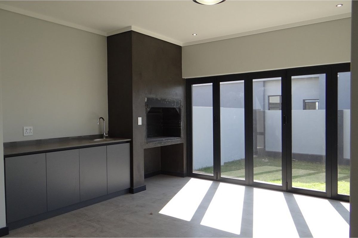 3 Bedroom House in Fountain Brook Estate - Photo 3