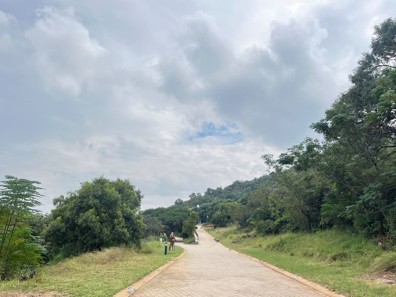 Enjoy easy access to essential amenities and a wealth of lifestyle and tourist attractions! - Photo 7