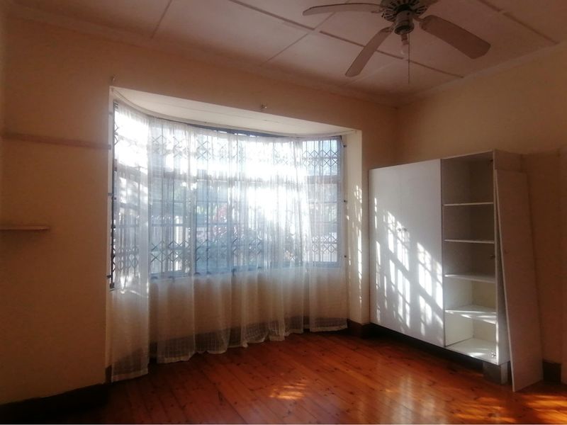 "Charming 3-Bed Home with Pool & Rental Potential" - Photo 4