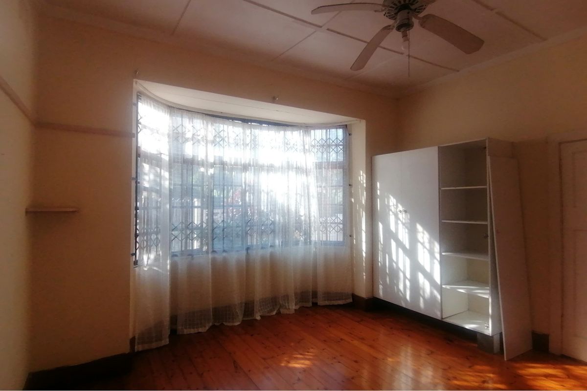 "Charming 3-Bed Home with Pool & Rental Potential" - Photo 4