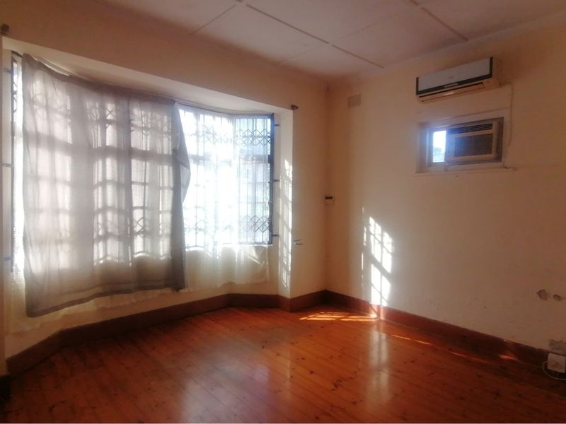 "Charming 3-Bed Home with Pool & Rental Potential" - Photo 6