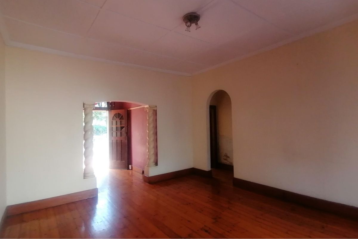"Charming 3-Bed Home with Pool & Rental Potential" - Photo 2