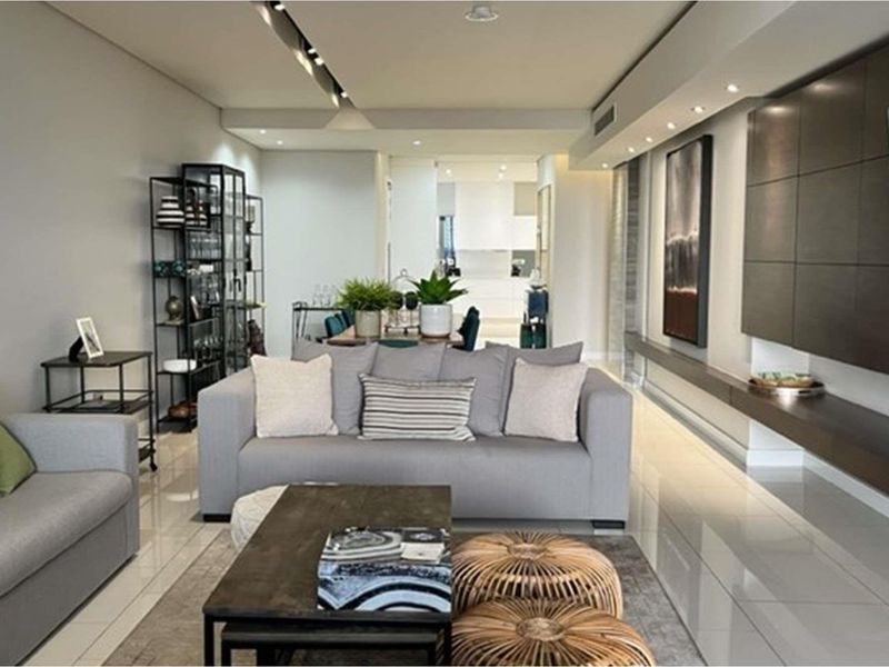 Magnificent Fully Furnished 3 Bedroom Penthouse in Embassy Towers - Photo 2