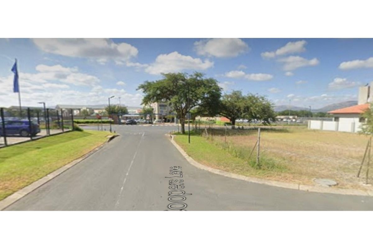 Location Location Location, Dekroon Villa is the place to be! - Photo 3