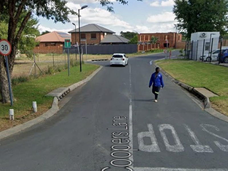 Location Location Location, Dekroon Villa is the place to be! - Photo 4