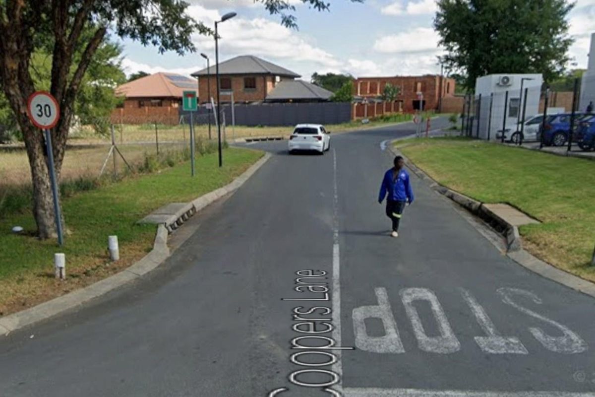 Location Location Location, Dekroon Villa is the place to be! - Photo 4