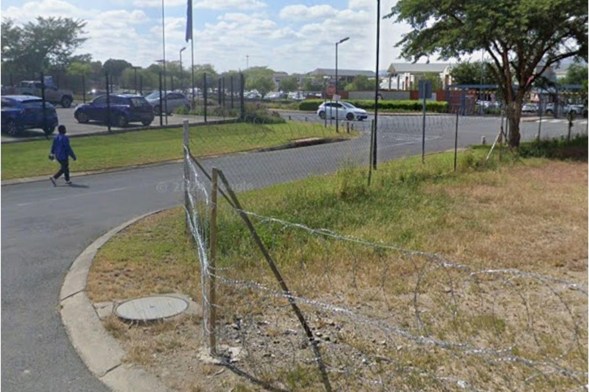 Location Location Location, Dekroon Villa is the place to be! - Photo 5