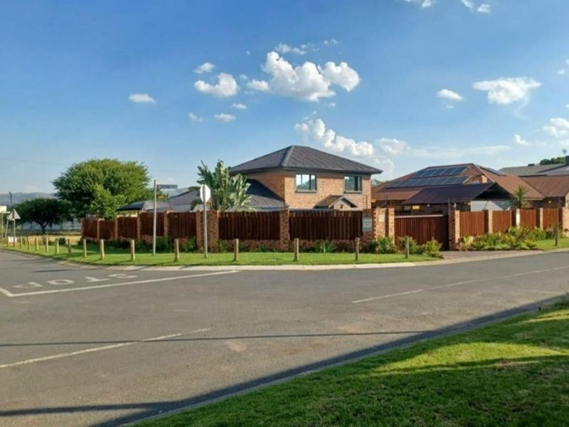 Location Location Location, Dekroon Villa is the place to be! - Photo 2