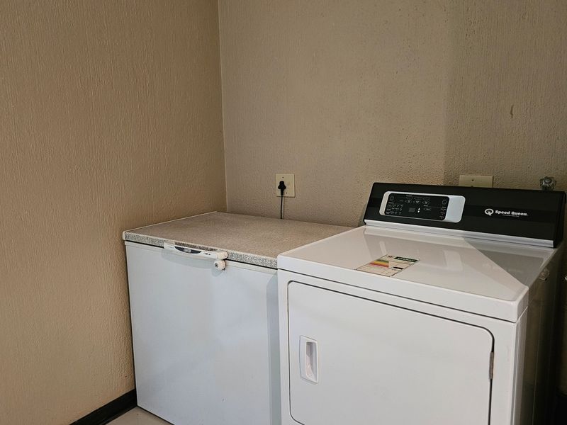 Enjoy a charming lifestyle, residence of distinction. Prime location. - Photo 10