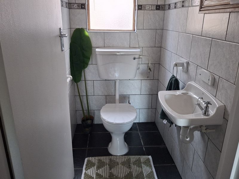 Do not miss out on this well priced 2 bedroom duplex unit located in Beacon Bay - Photo 9