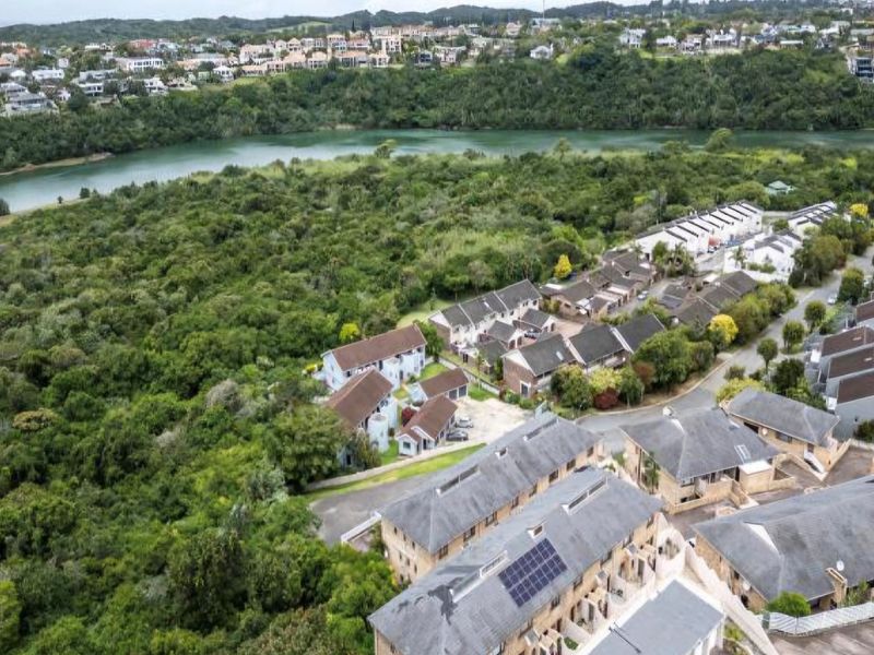 Do not miss out on this well priced 2 bedroom duplex unit located in Beacon Bay - Photo 2