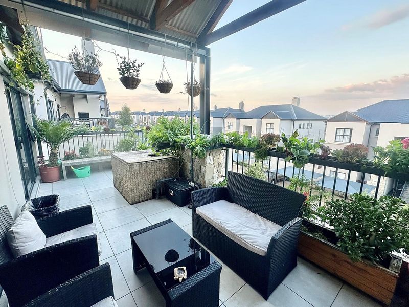 Fully Furnished 2-Bed 2-bath Penthouse with Inverter - Photo 2