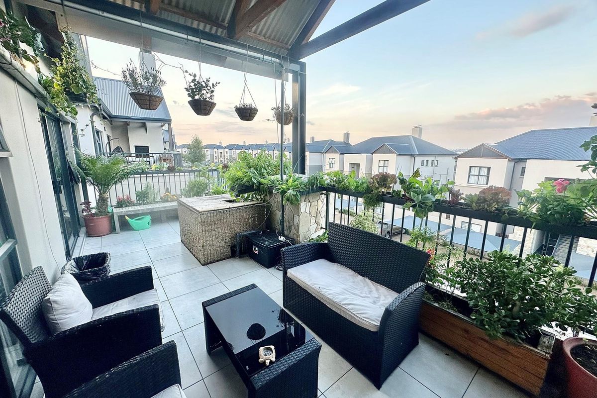 Fully Furnished 2-Bed 2-bath Penthouse with Inverter - Photo 2