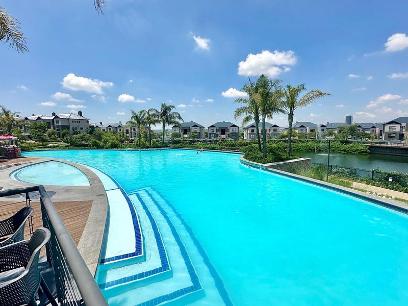 Fully Furnished 2-Bed 2-bath Penthouse with Inverter - Photo 3