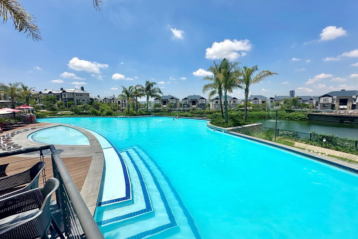 Fully Furnished 2-Bed 2-bath Penthouse with Inverter - Photo 3