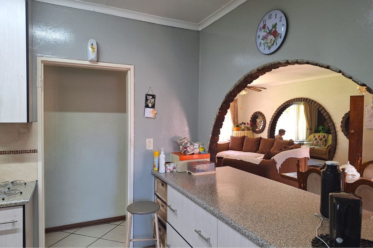 Welcome Home to Comfort, Spacious Dream Living in the Heart of Brenthurst - Photo 4