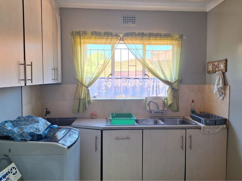 Welcome Home to Comfort, Spacious Dream Living in the Heart of Brenthurst - Photo 6