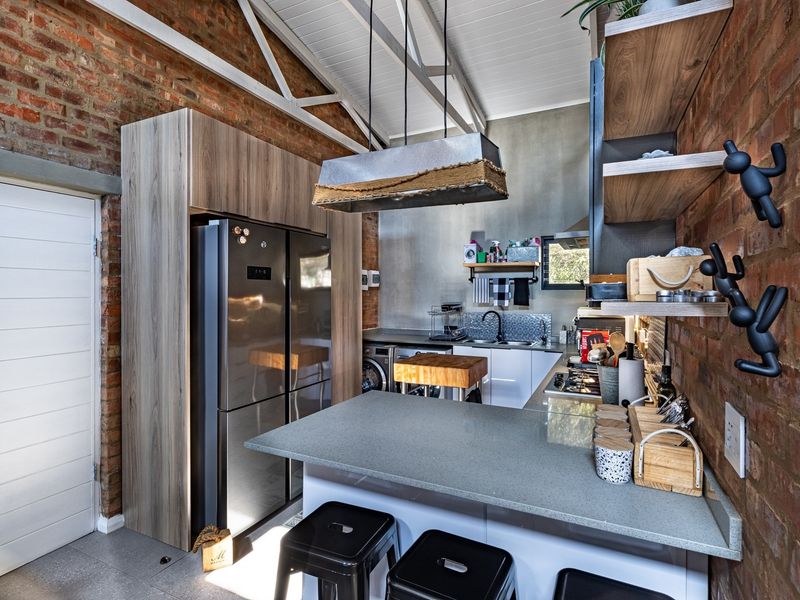 Unique Apartment, Brilliant Location - 2-Bed, 2-Bath Stunner in Menlo Park - Photo 8