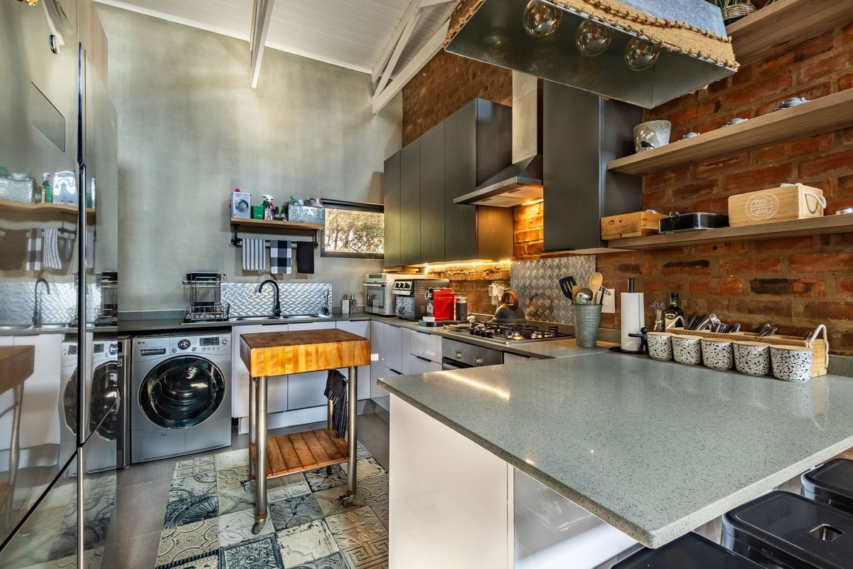 Unique Apartment, Brilliant Location - 2-Bed, 2-Bath Stunner in Menlo Park - Photo 5