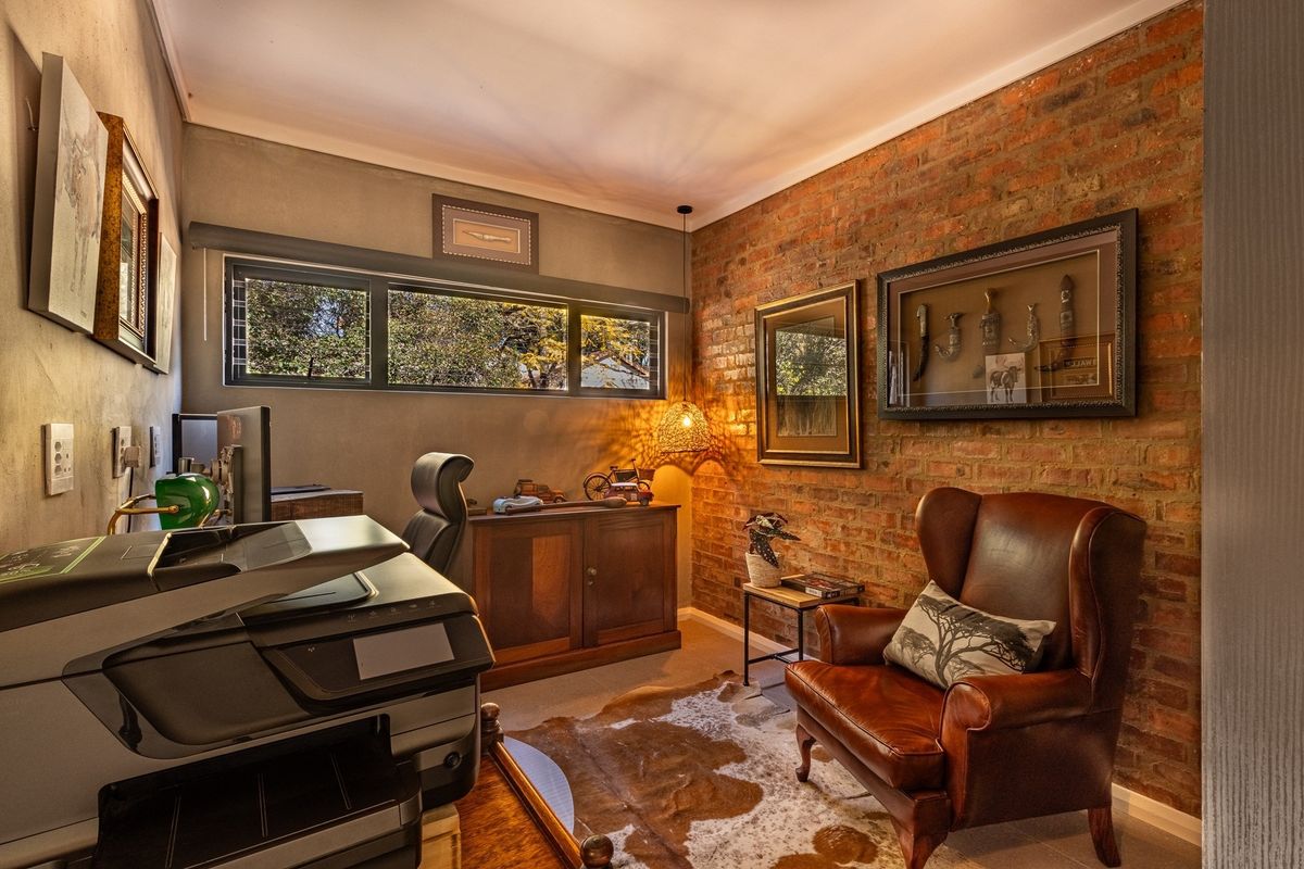 Unique Apartment, Brilliant Location - 2-Bed, 2-Bath Stunner in Menlo Park - Photo 4