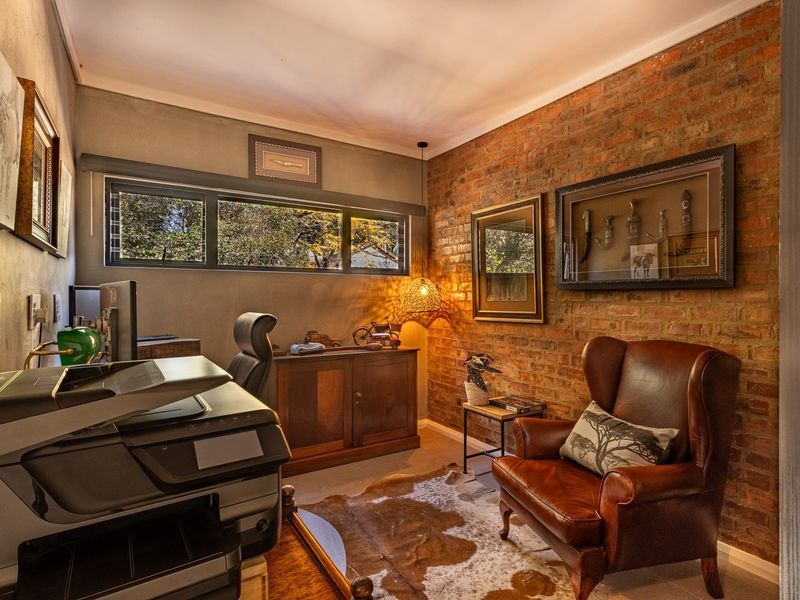 Unique Apartment, Brilliant Location - 2-Bed, 2-Bath Stunner in Menlo Park - Photo 4