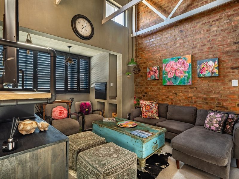 Unique Apartment, Brilliant Location - 2-Bed, 2-Bath Stunner in Menlo Park - Photo 3