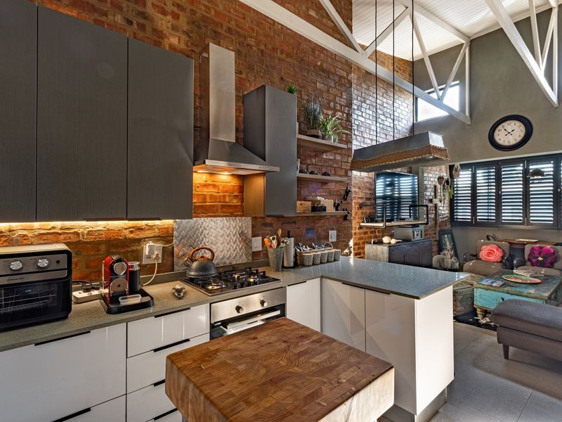 Unique Apartment, Brilliant Location - 2-Bed, 2-Bath Stunner in Menlo Park - Photo 2