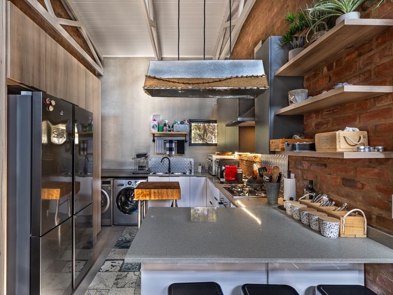 Unique Apartment, Brilliant Location - 2-Bed, 2-Bath Stunner in Menlo Park - Photo 7