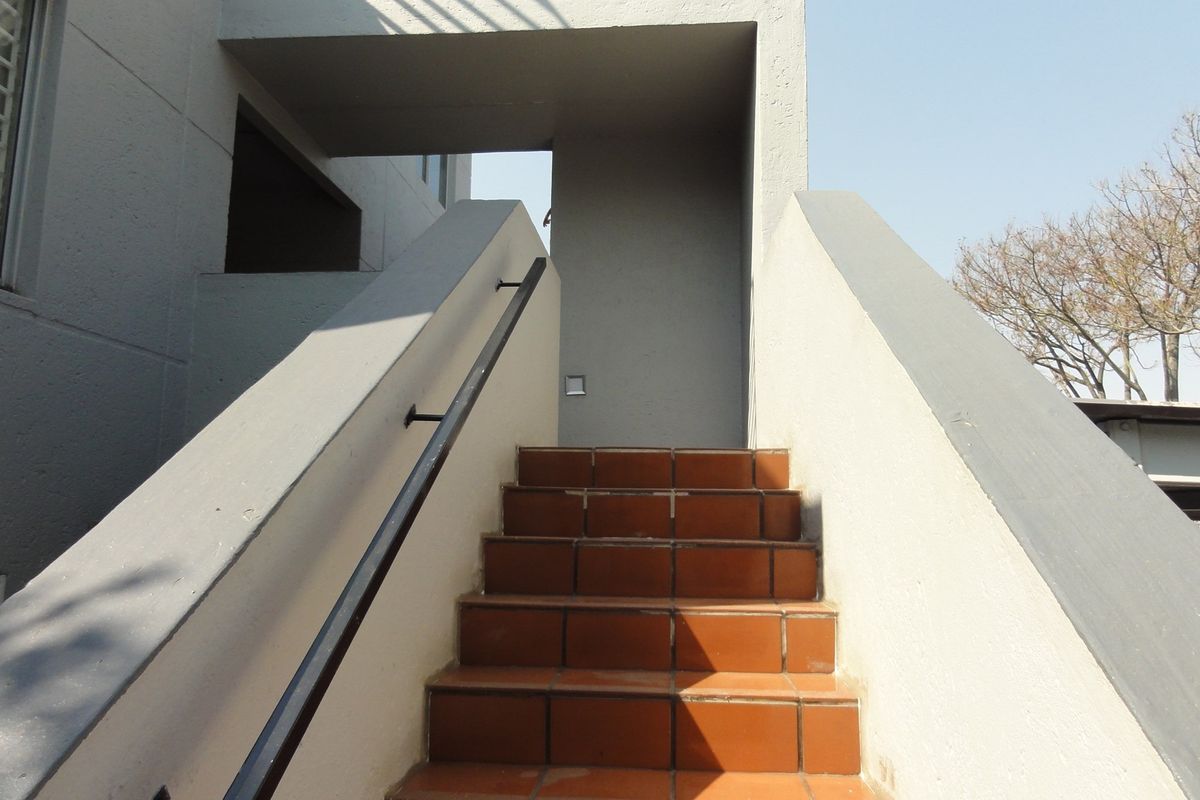 1Bedroom Apartment with Balcony - Let's view and negotiate! Reasonable offers in writing presented! - Photo 3