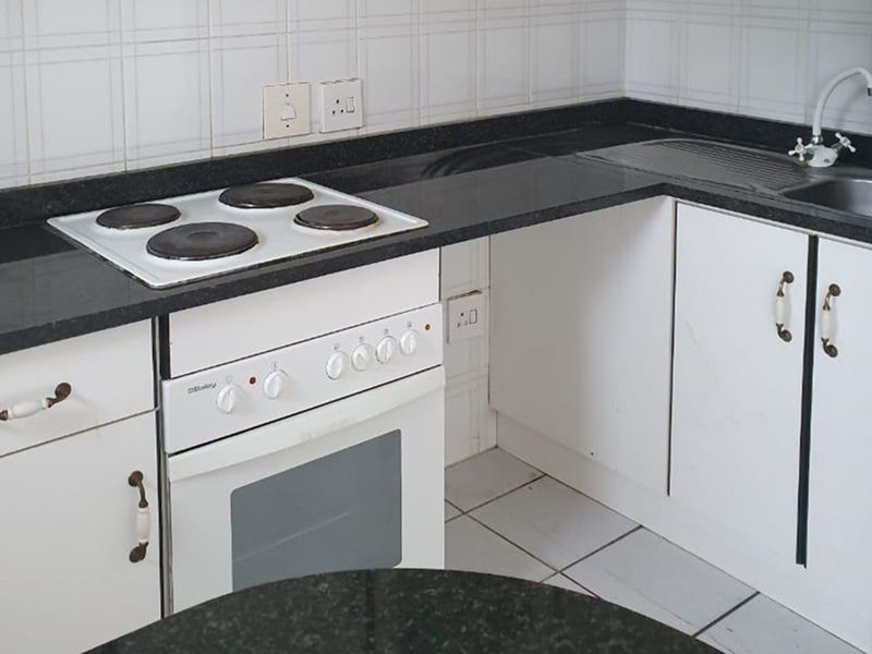 1Bedroom Apartment with Balcony - Let's view and negotiate! Reasonable offers in writing presented! - Photo 5