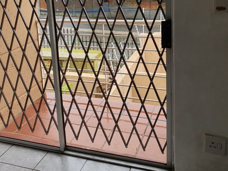 1Bedroom Apartment with Balcony - Let's view and negotiate! Reasonable offers in writing presented! - Photo 6