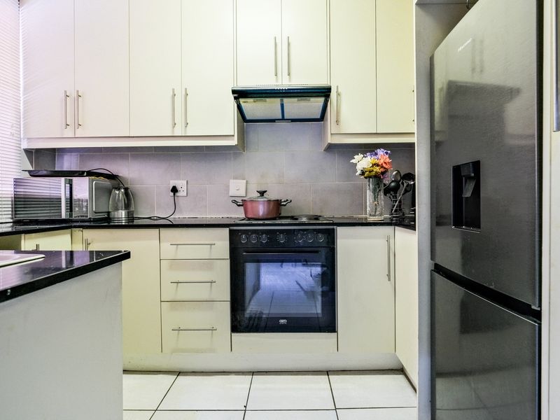 Renovated Charming 1-Bed Apartment in Windsor West! - Photo 1