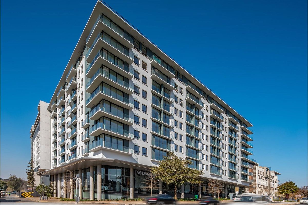 Luxurious Studio Apartment in One on Whiteley - Photo 2