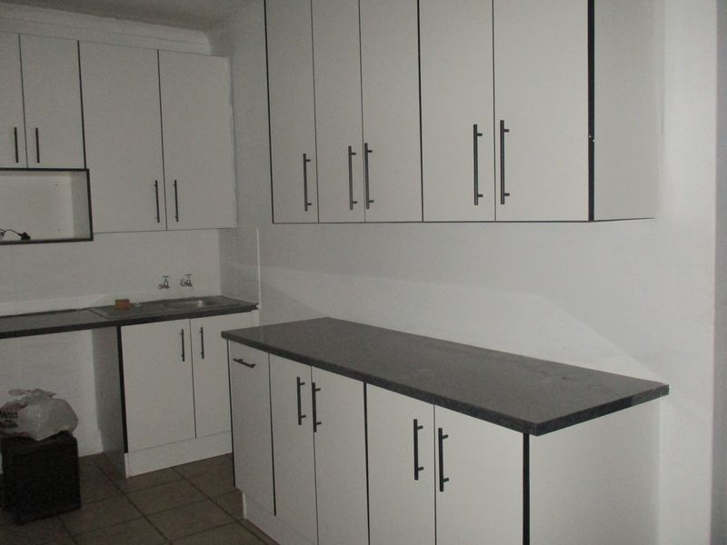 "2-Bed Apartment for sale in Central Kempton Park" - Photo 2