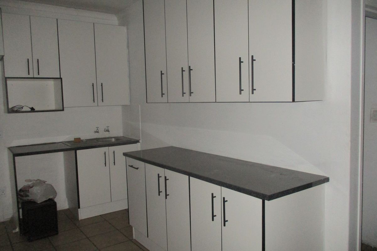 "2-Bed Apartment for sale in Central Kempton Park" - Photo 2
